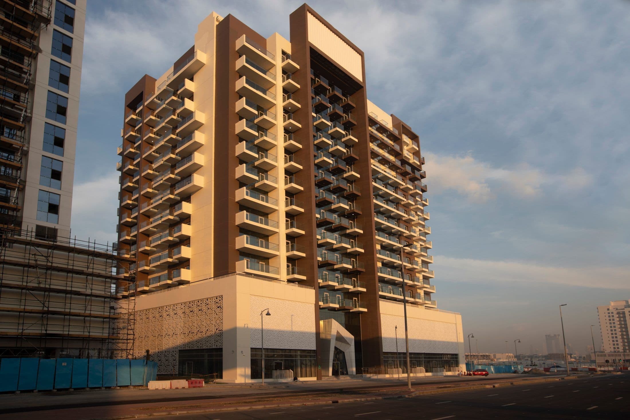Samia — Exterior 2