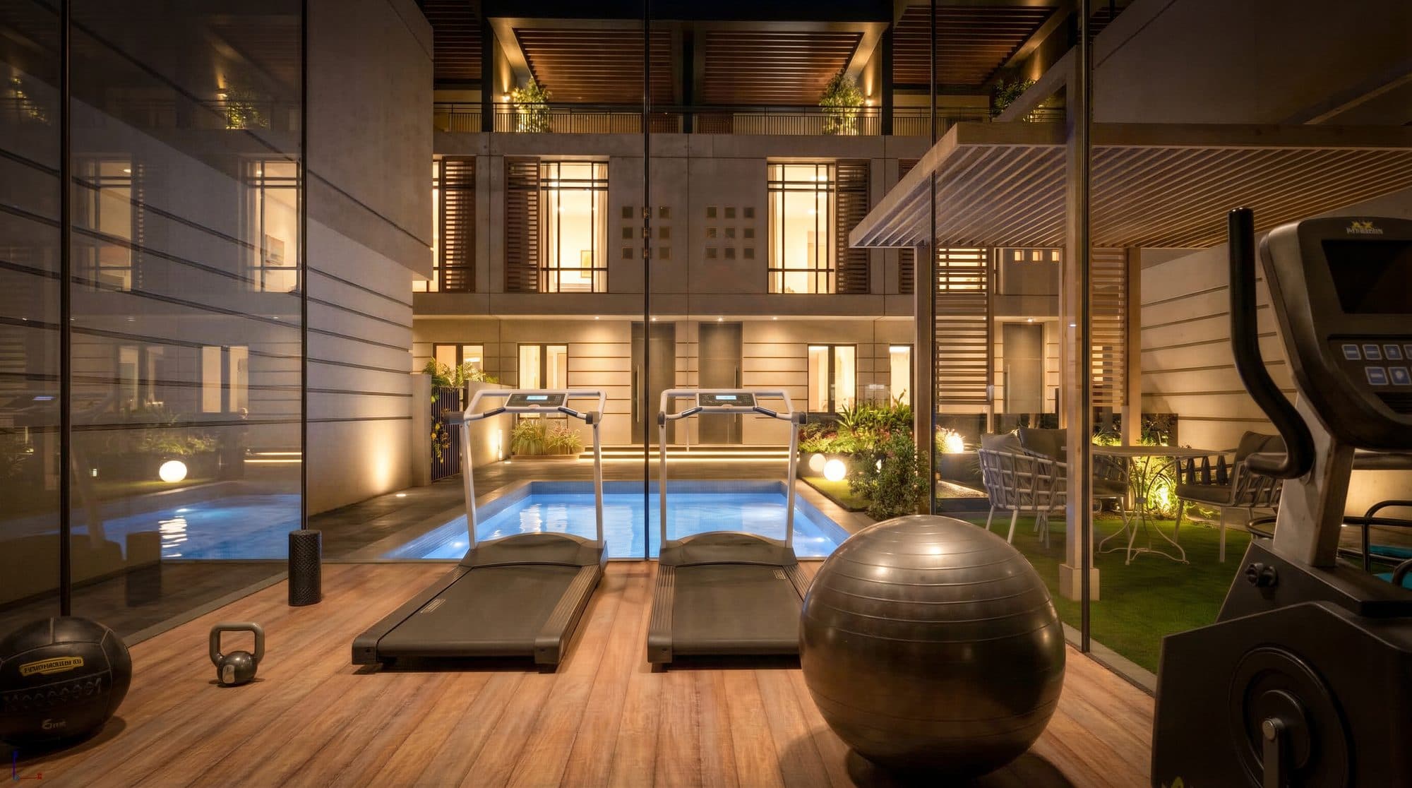 Najd 7 — Gym pool dusk