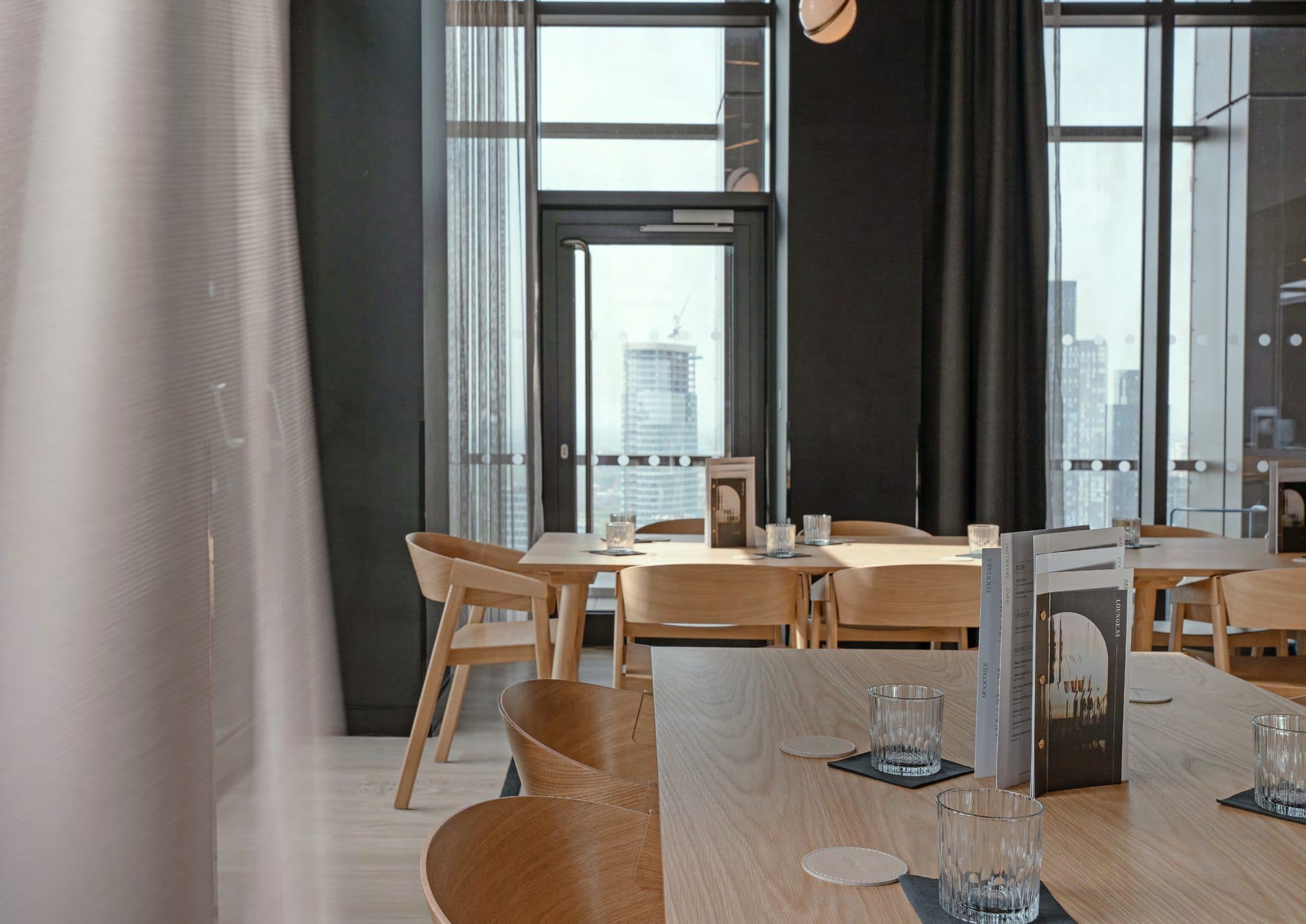 Vita Living Circle Square North — Lounge 35 sky bar